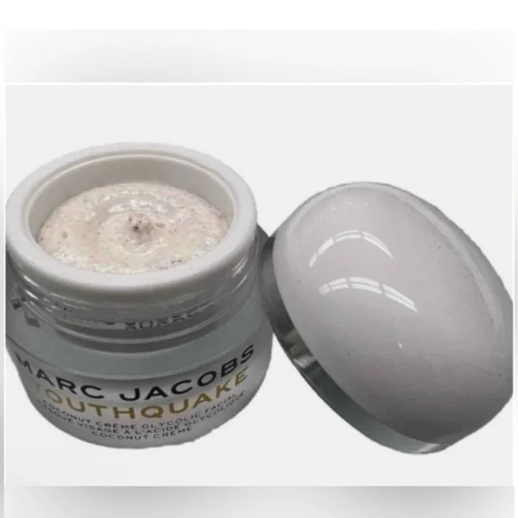 Marc Jacob’s Youthquake Coconut Crème - Picture 3 of 3